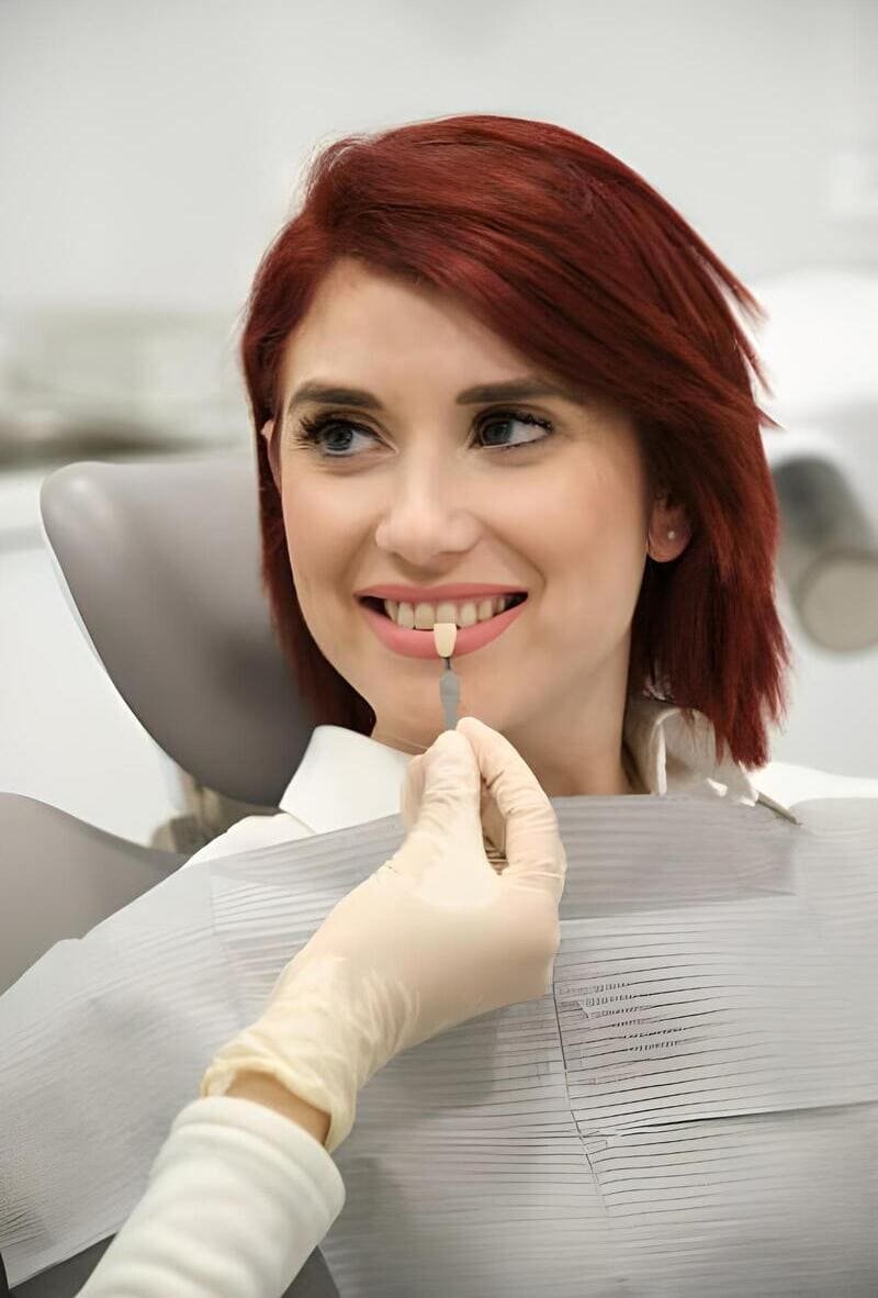 paciente sonriendo en clinica garantia dental barrio quintana barrio salamanca revision odontologica