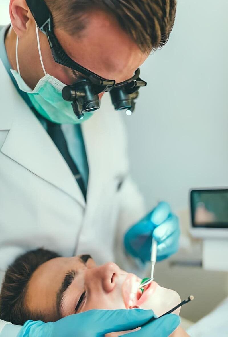 procedimiento dental paciente atendido por dentista clinica garantia dental barrio quintana barrio salamanca